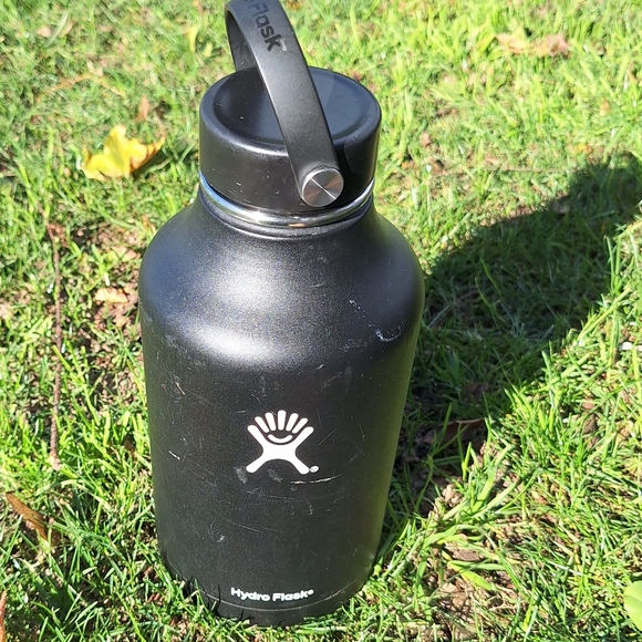 Hydro Flask Other - Hydro Flask Black Insulated Bottle 64 Oz.
